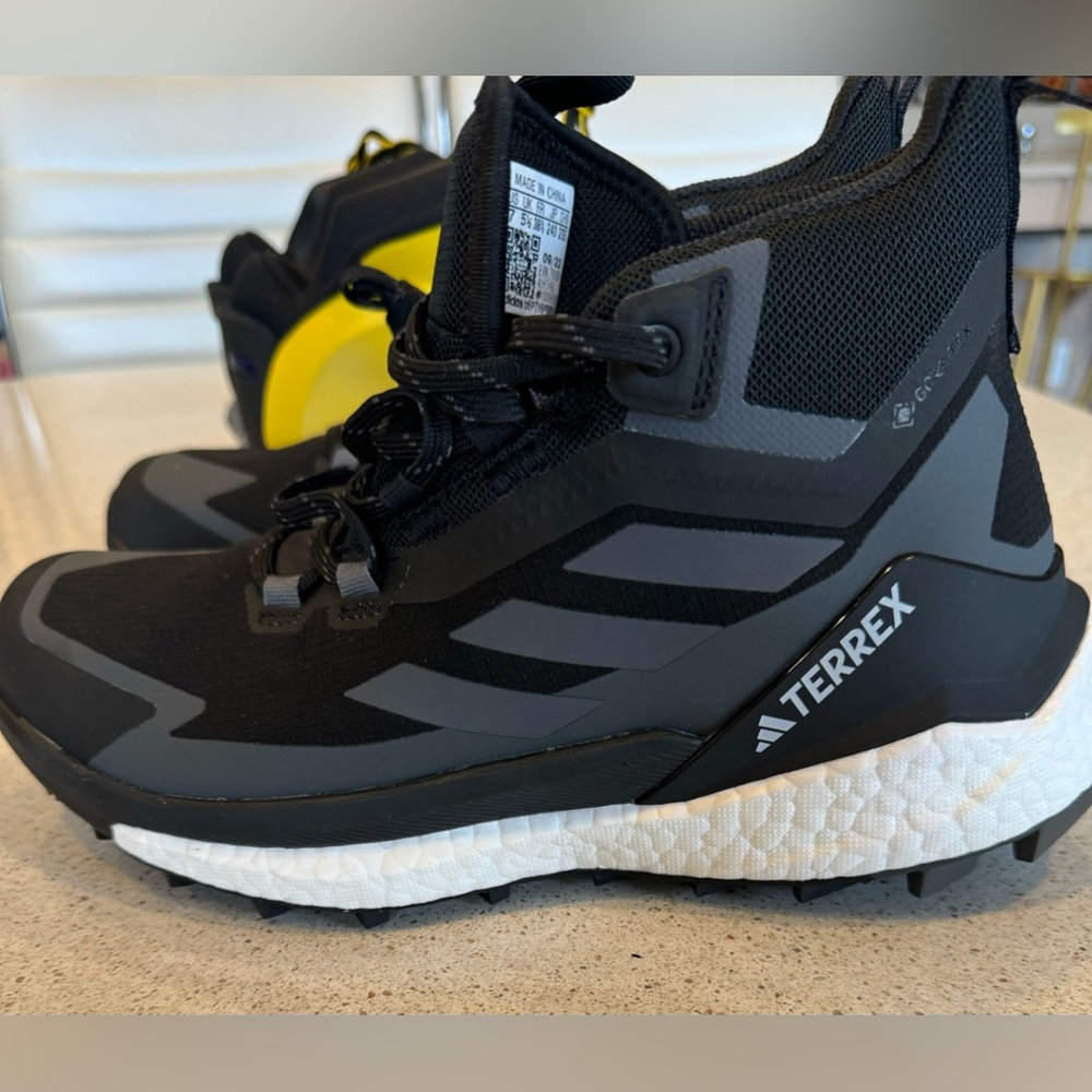 ADIDAS TERREX GORE-TEX HIKING BOOT SIZE 7